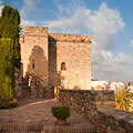 La fortificación alrededor de la Alcazaba.